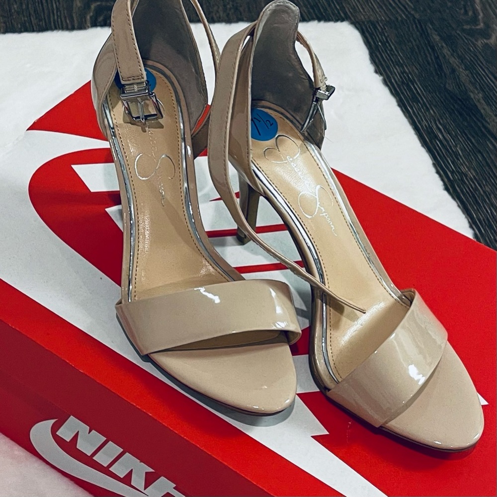 Size 7.5 Nude Strappy Heel 🖤 Jessica Simpson